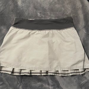 Lululemon Gray/White Pace Rival Skirt